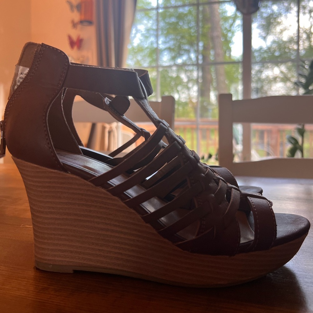 Size 8 women’s wedges